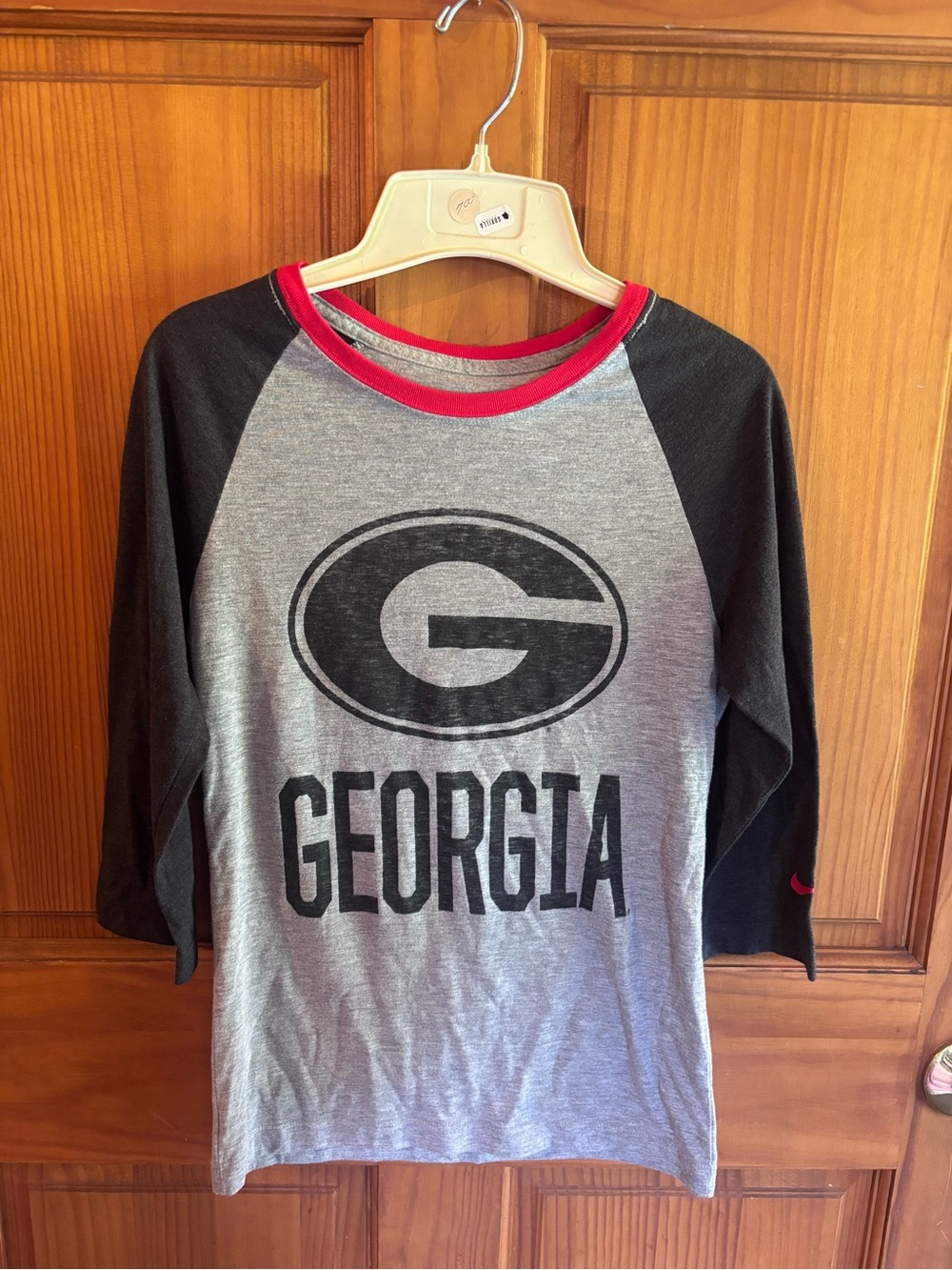 Georgia Women’s Nike Raglan Tee with Black and Gray Colorblock